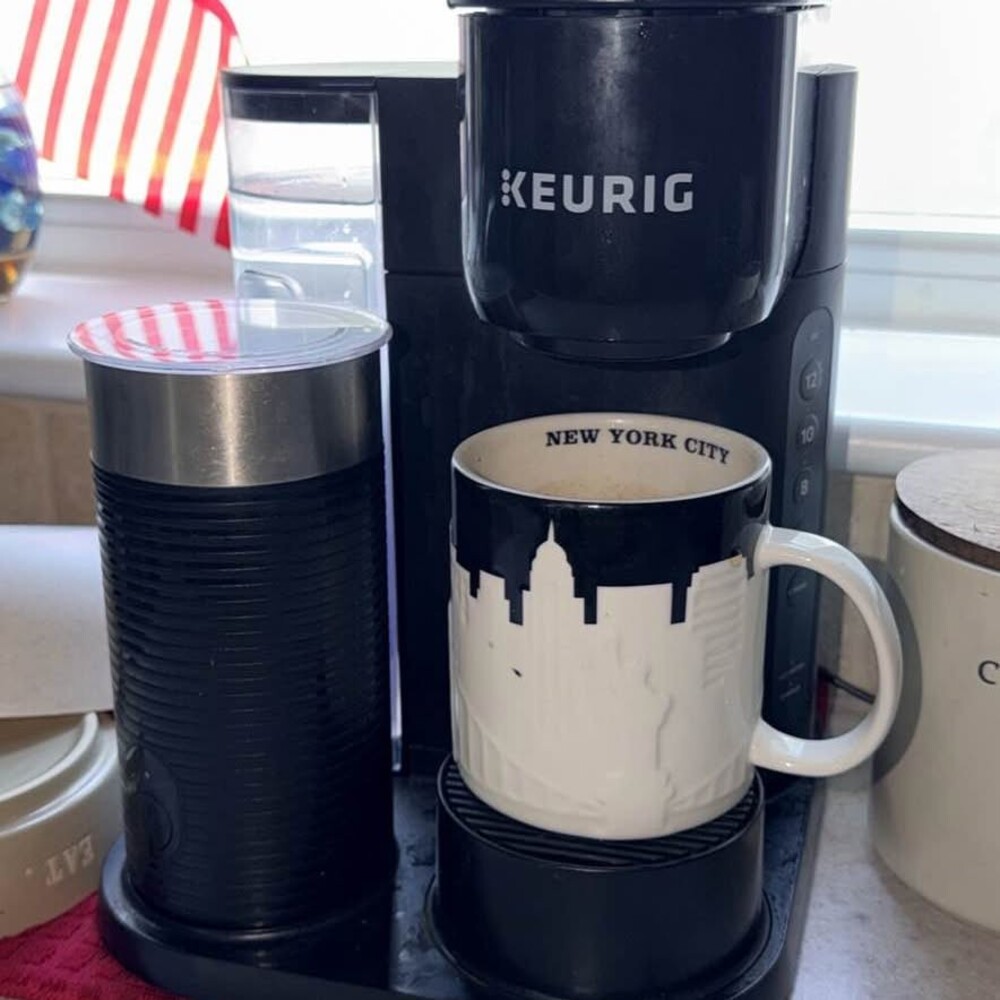 Keurig coffee maker with milk frother